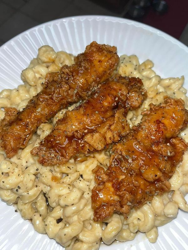 Sweet and Spicy Honey Pepper Chicken with Creamy Macaroni Cheese