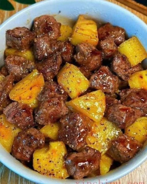 GARLIC BUTTER STEAK AND POTATOES SKILLET