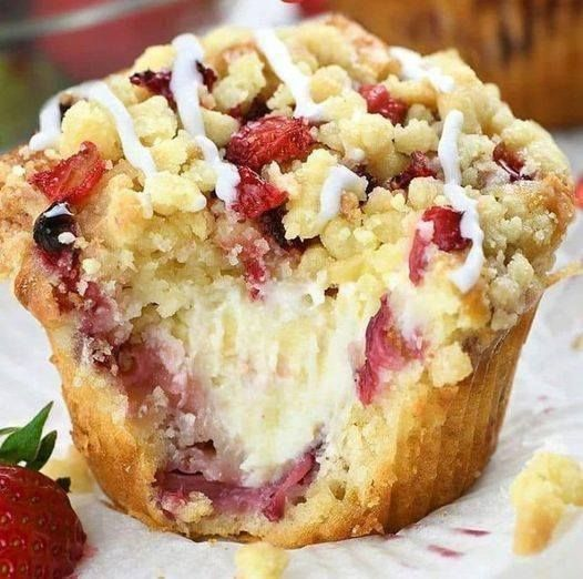 Strawberry Cream Cheese Muffins with Streusel Crumb Topping 